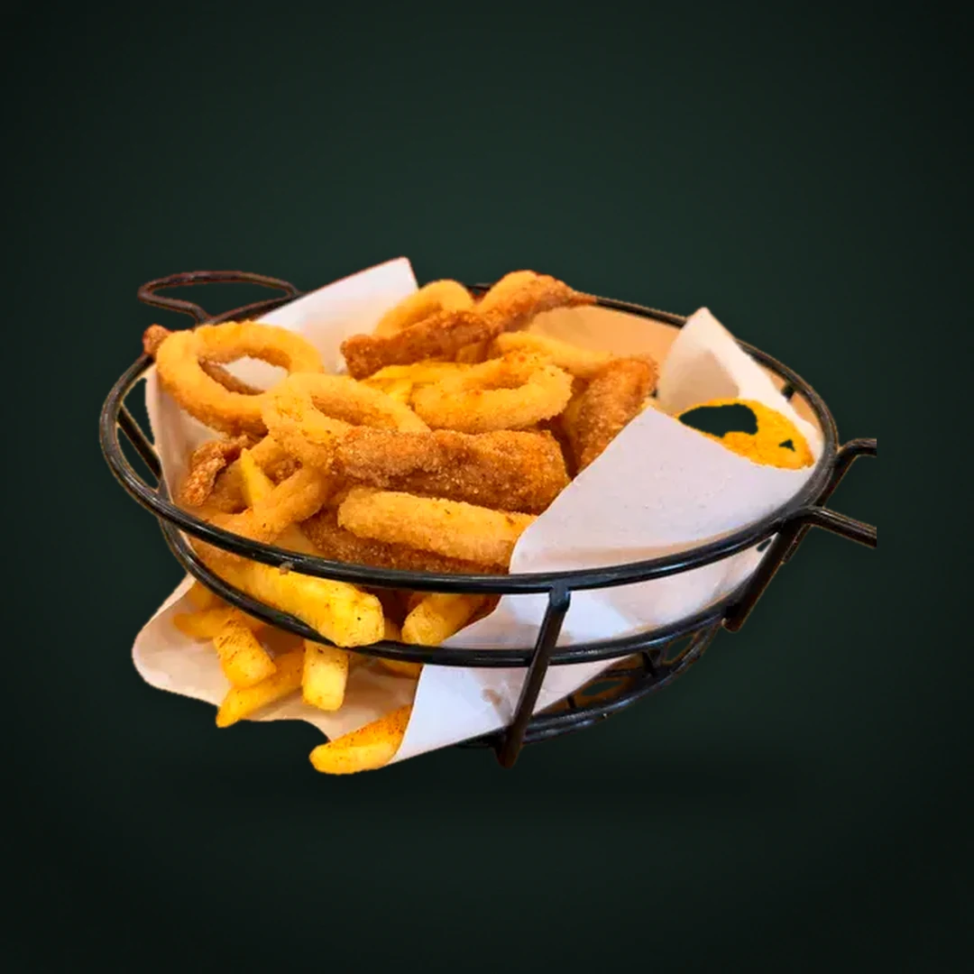 Nugget, soğan halkası, çıtır piliç ve patatesli çıtır atıştırmalık tabağı